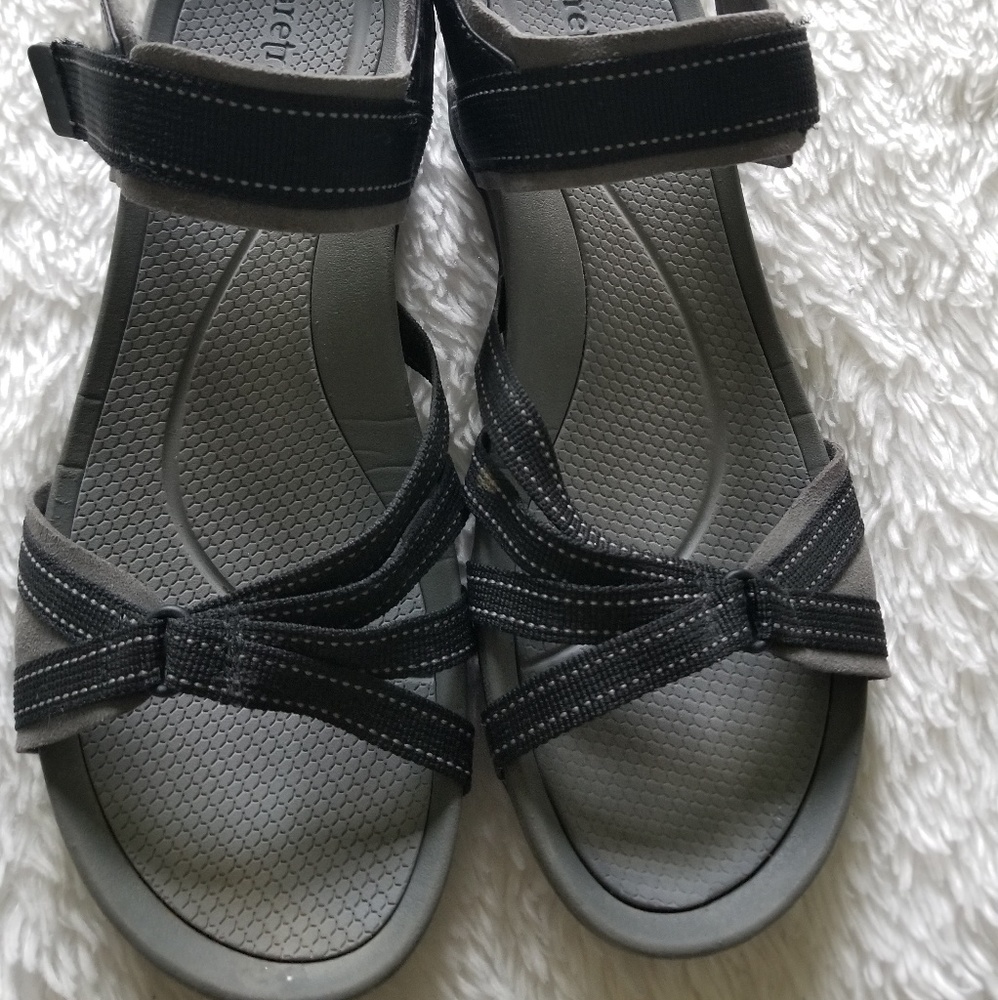 Like new BareTraps Sandals Size 9.5